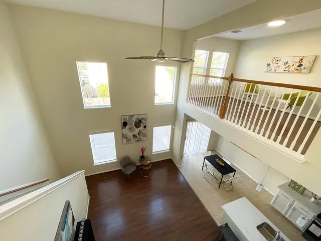 a view of a livingroom with furniture