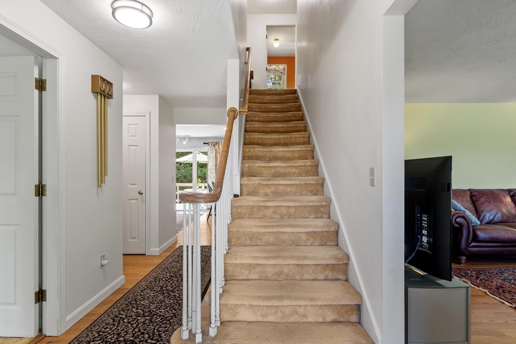 33 Taft Road Sterling, MA 01564 - Photo 5 of 42