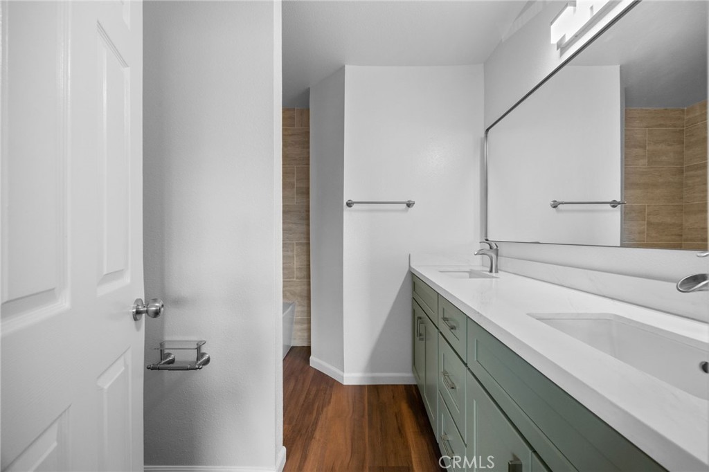 11033 Old River School Road, Unit 8 Downey, CA 90241 - Photo 30 of 57 Primary bath