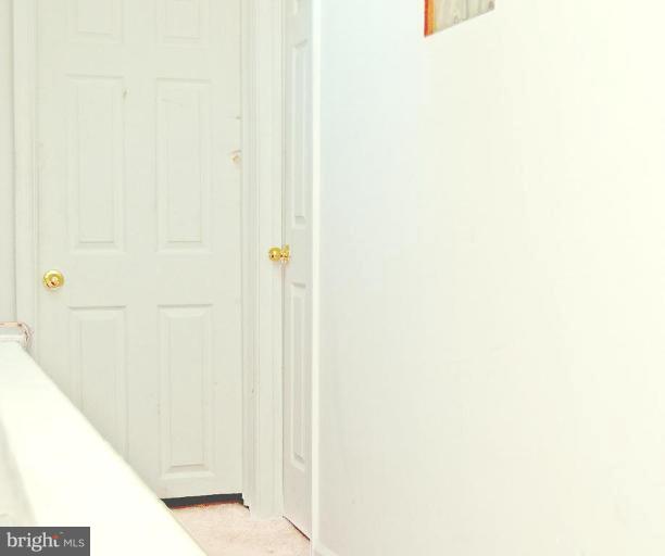 21121 Woodfield Road Gaithersburg, MD 20882 - Photo 6 of 10 Hallway