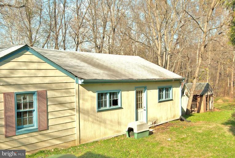 21121 Woodfield Road Gaithersburg, MD 20882 - Photo 9 of 10 Shed