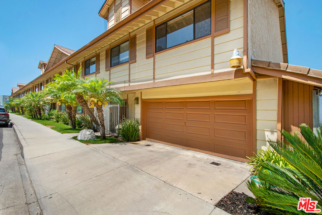 4451 Don Ricardo Drive, Unit 9 Los Angeles, CA 90008 - Photo 21 of 23 a view of a house with a yard