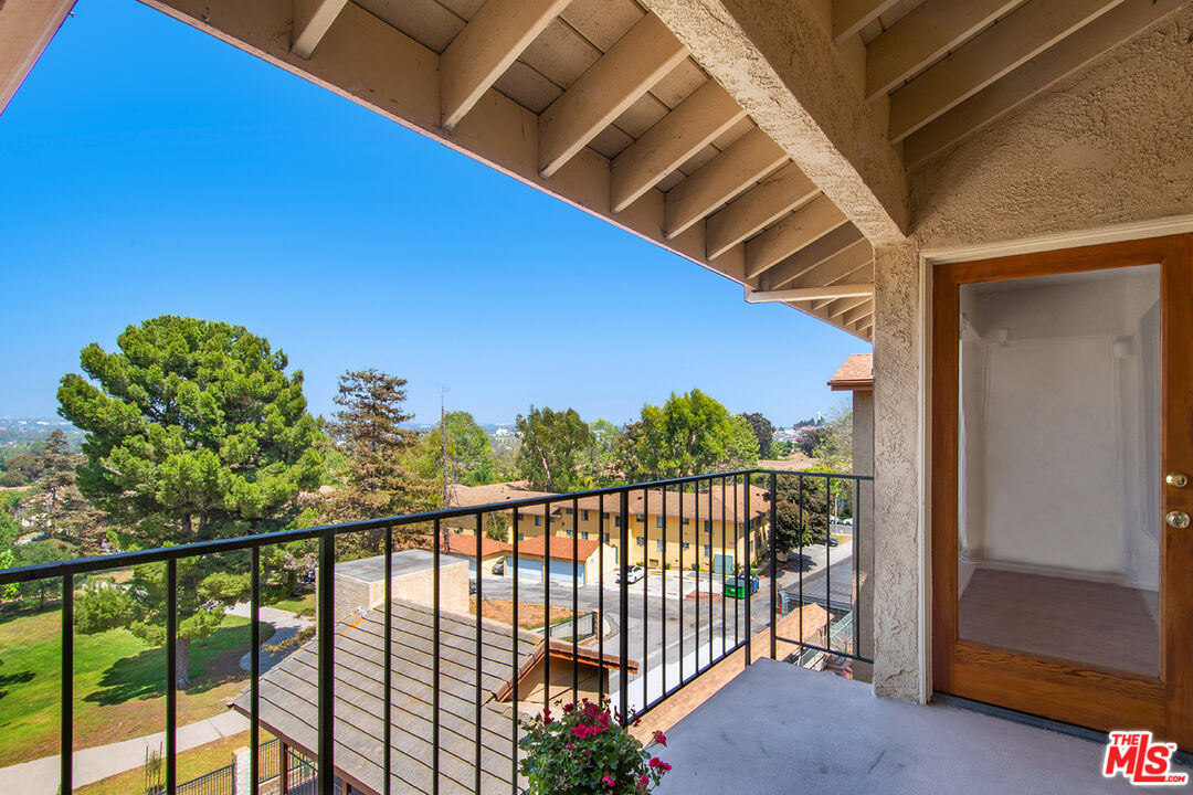 4451 Don Ricardo Drive, Unit 9 Los Angeles, CA 90008 - Photo 6 of 23 a view of a balcony