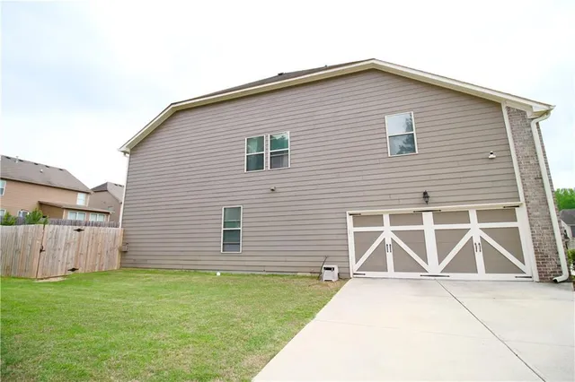 a view of a house with a backyard