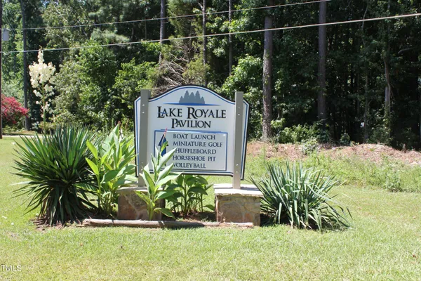 a view of a sign board with yard