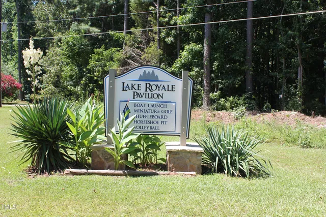 a view of a sign board with yard