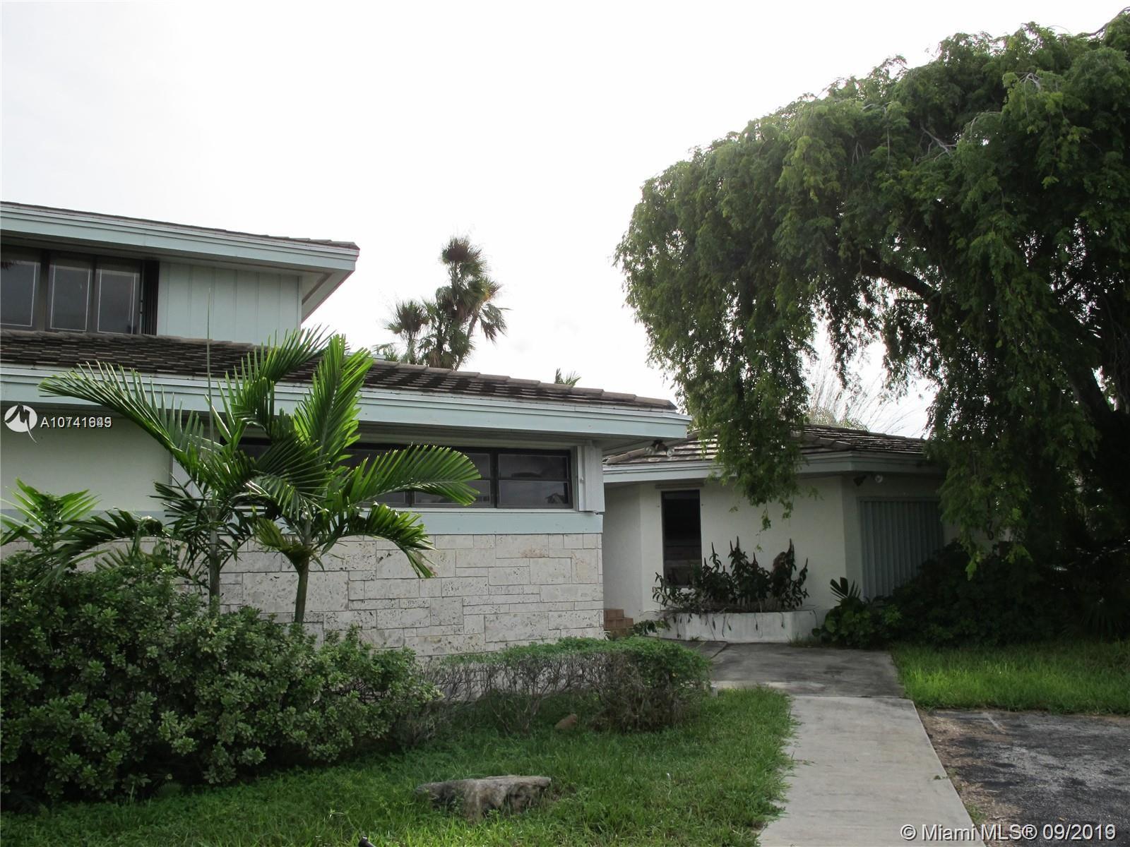 1870 Northeast 118th Road North Miami, FL 33181 - Photo 4 of 4 Gallery Image 4
