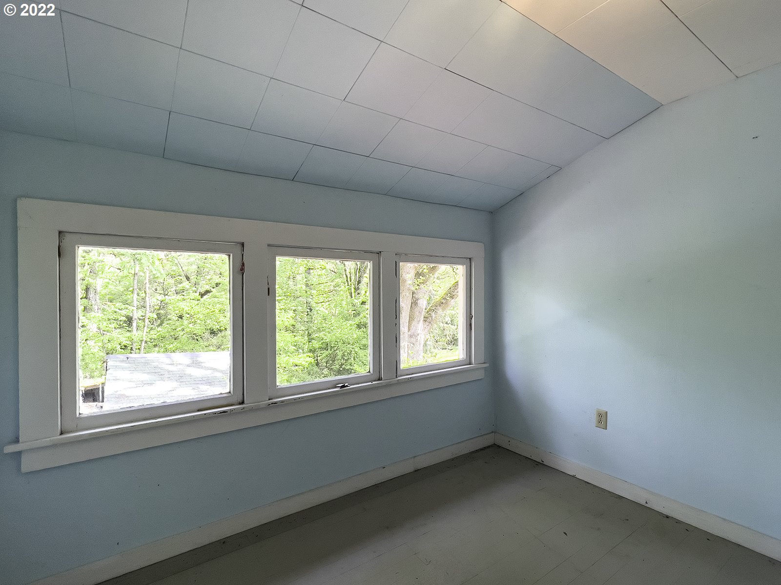 54647 Southwest Patton Valley Road Gaston, OR 97119 - Photo 17 of 29 an empty room with a window