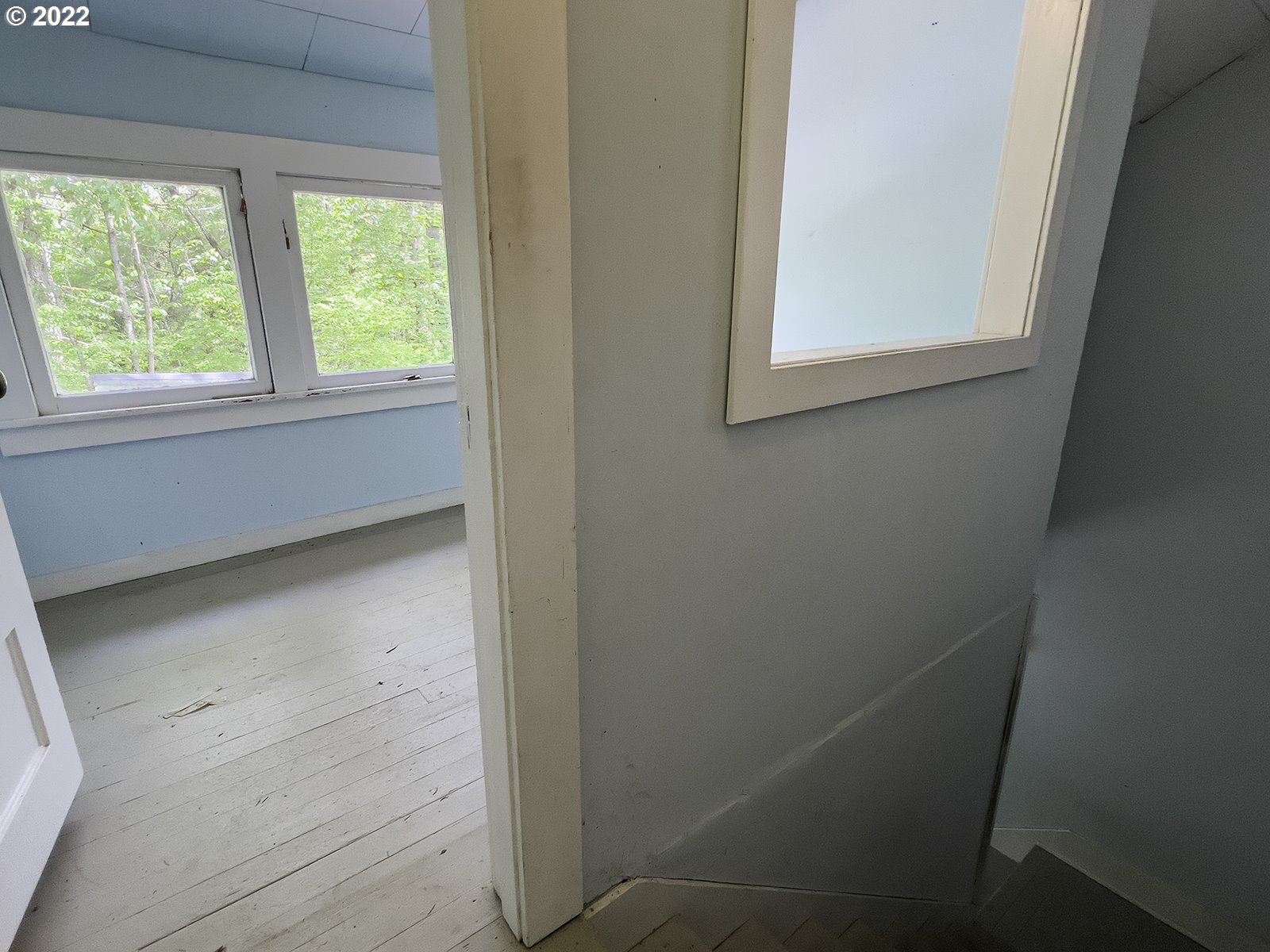 54647 Southwest Patton Valley Road Gaston, OR 97119 - Photo 18 of 29 a small space with a window