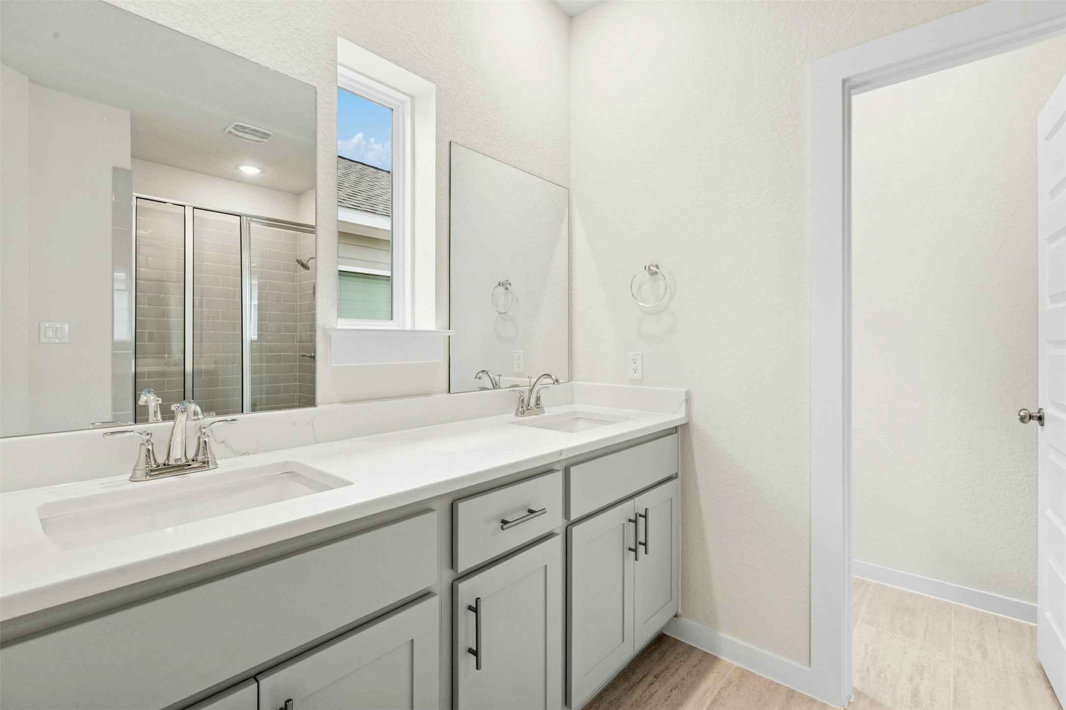 4313 Contrail Lane Round Rock, TX 78665 - Photo 17 of 32 a bathroom with a sink and a mirror
