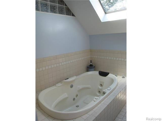 346 Meridan Street Dearborn, MI 48124 - Photo 4 of 16 3.jpg