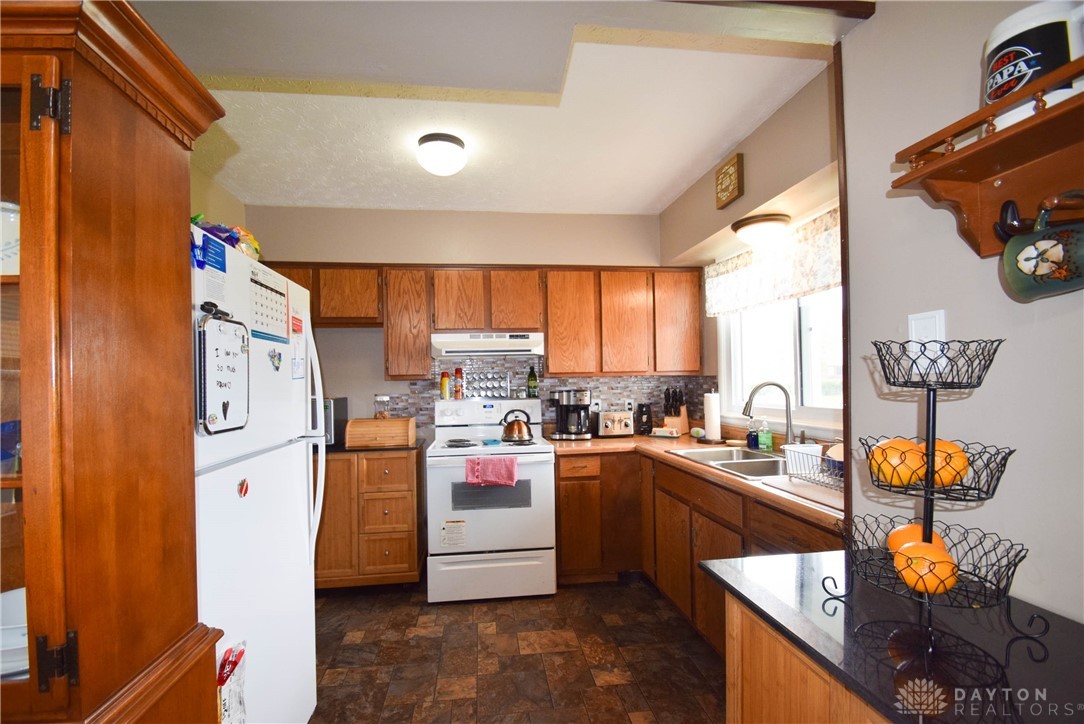 2028 Tanager Road Springfield, OH 45505 - Photo 6 of 27 Gallery Image 6