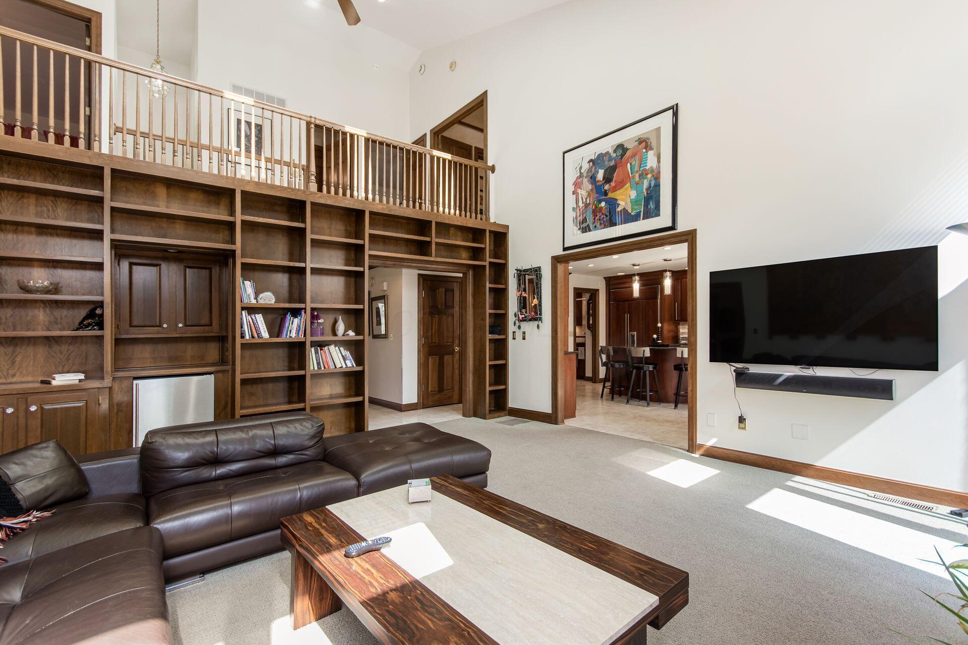 941 Robbins Way Columbus, OH 43085 - Photo 22 of 64 Family Room