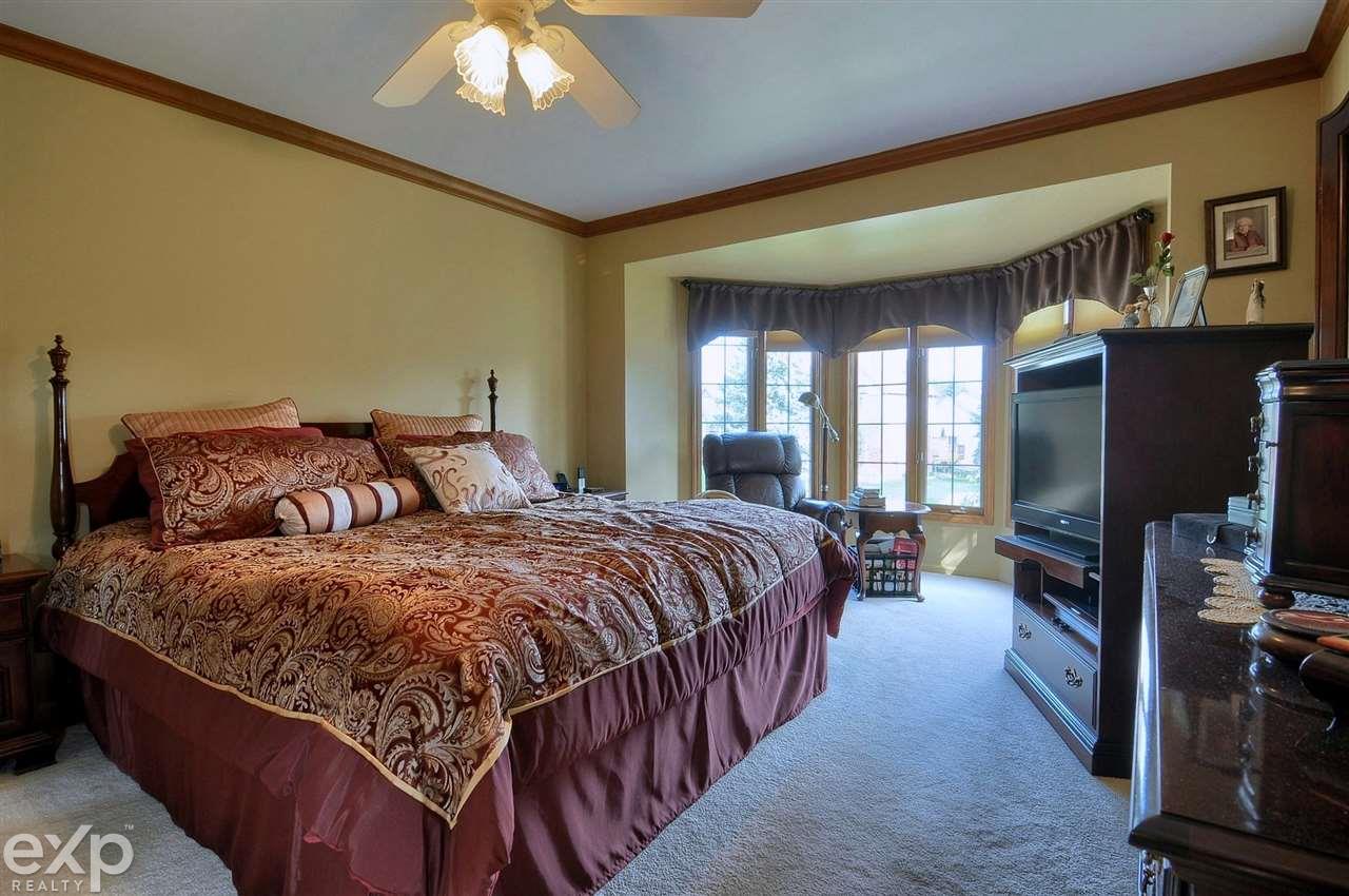 2057 Ridgefield Court Rochester, MI 48306 - Photo 18 of 35 50025931-19.JPG
