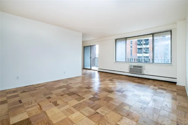 $3,000 | 125 Lake Street, Unit 5G NORTH, White Plains, NY 10604