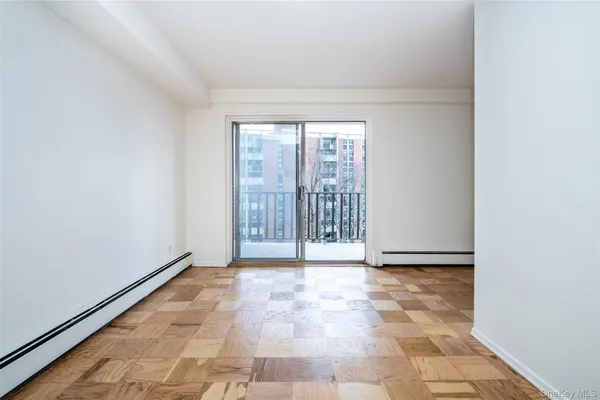 $3,000 | 125 Lake Street, Unit 5G NORTH, White Plains, NY 10604