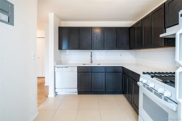 $3,000 | 125 Lake Street, Unit 5G NORTH, White Plains, NY 10604