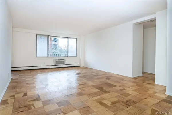 $3,000 | 125 Lake Street, Unit 5G NORTH, White Plains, NY 10604
