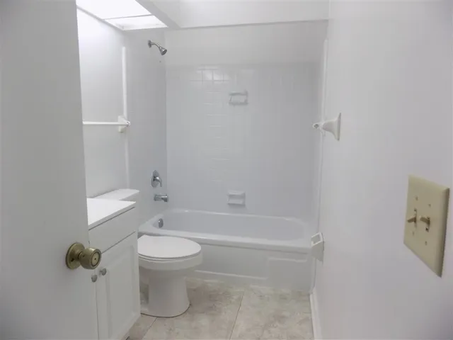 $950 | 700 North Calhoun Street, Unit B14, Tallahassee, FL 32303