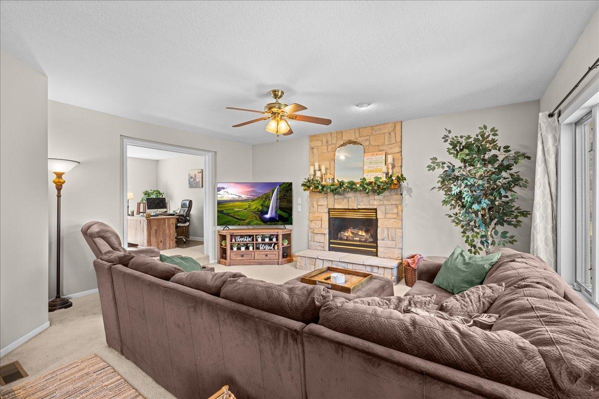 139 Ridge Way Mahtomedi, MN 55115 - Photo 7 of 30