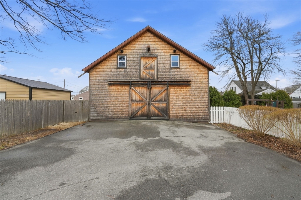 73 Moore Street Fall River, MA 02720 - Photo 4 of 30
