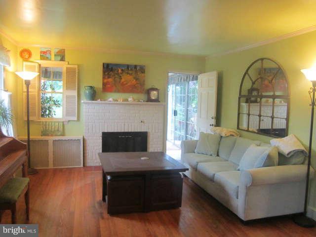 9108 Sudley Road Manassas, VA 20110 - Photo 2 of 30 Living Room