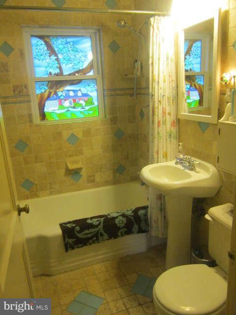 9108 Sudley Road Manassas, VA 20110 - Photo 14 of 30 Bath