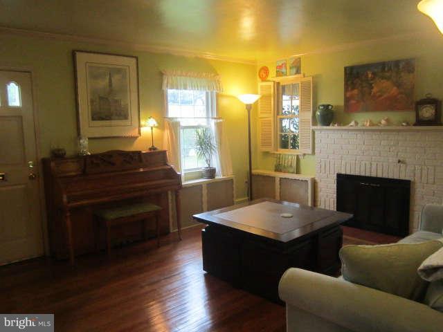 9108 Sudley Road Manassas, VA 20110 - Photo 3 of 30 Living Room