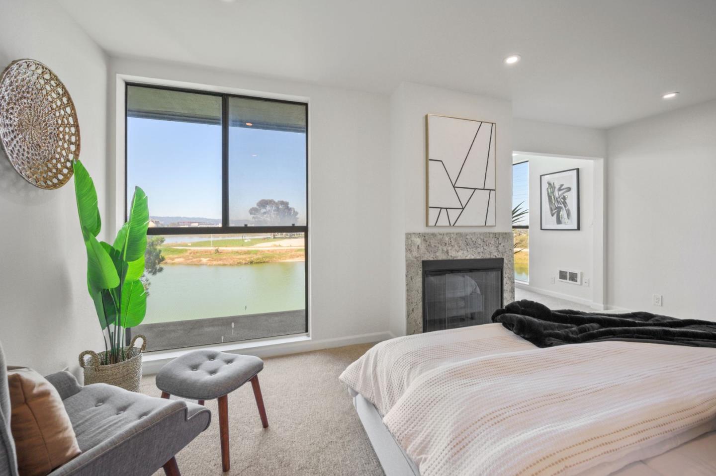 425 Anchor Road, Unit 317 San Mateo, CA 94404 - Photo 38 of 53 a bedroom with a bed and a window