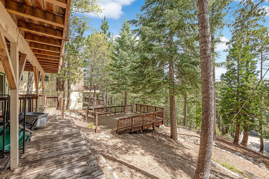 318 Old Toll Road Lake Arrowhead, CA 92352 - Photo 30 of 44 a backyard of a house with lots of green space