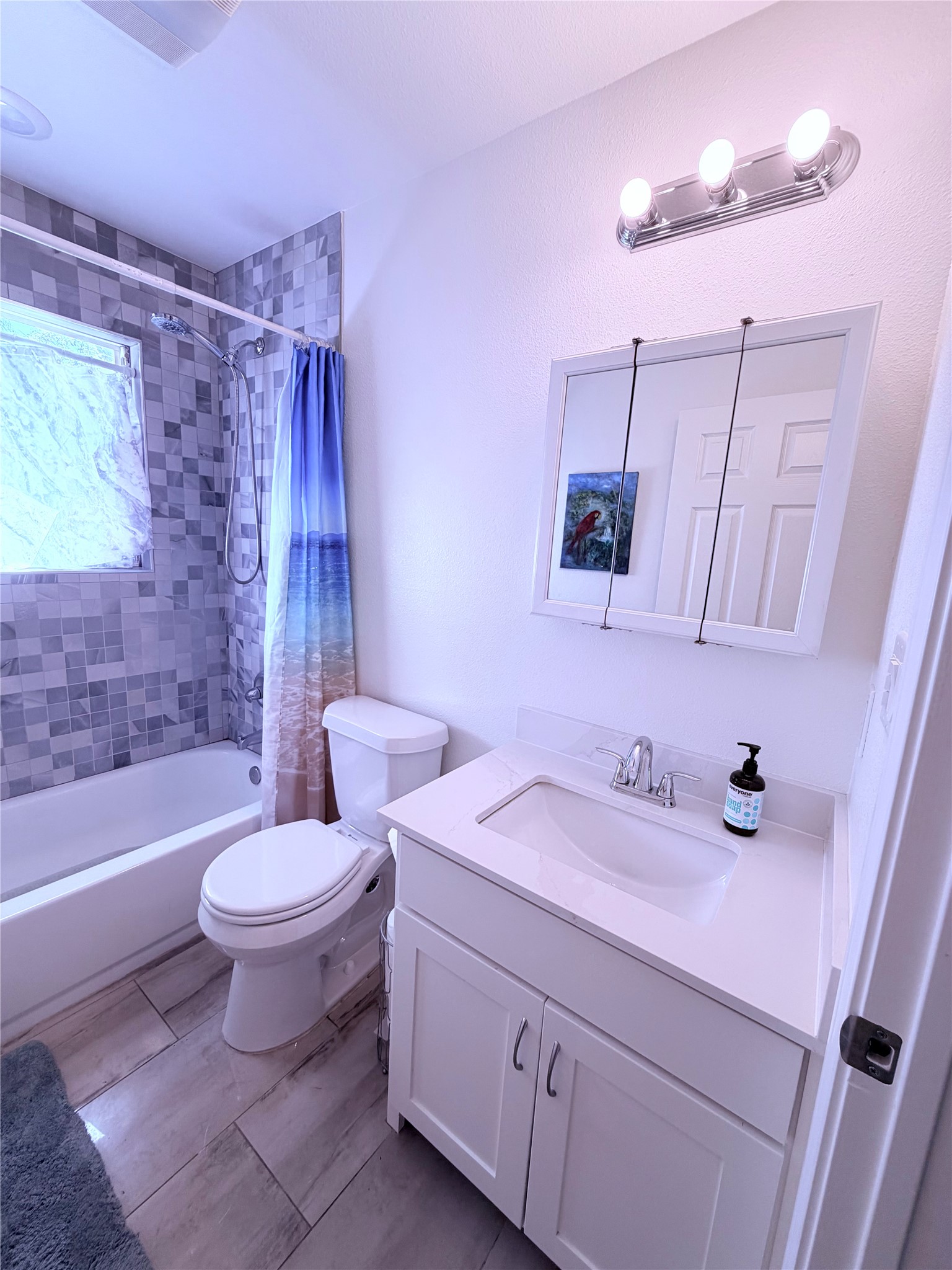301 Sheraton Avenue Austin, TX 78745 - Photo 18 of 27 Bright clean bathroom with a sparkling porcelain tub.