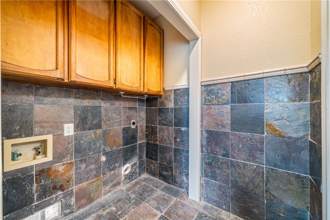 3052 Quail Springs Road, Unit A3 Corpus Christi, TX 78414 - Photo 16 of 27 a bathroom with a shower