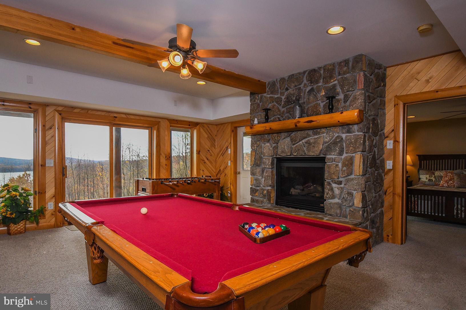 646 Mountaintop Road McHenry, MD 21541 - Photo 14 of 30 Family Room