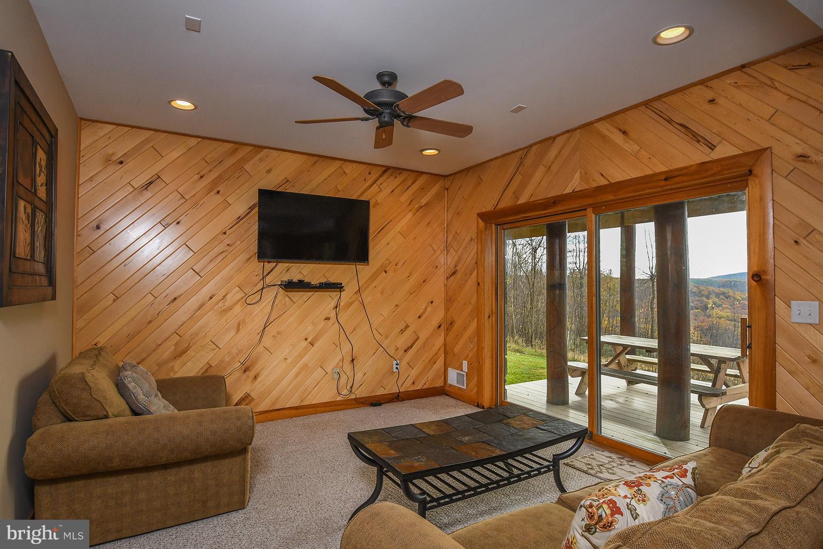 646 Mountaintop Road McHenry, MD 21541 - Photo 15 of 30 Family Room