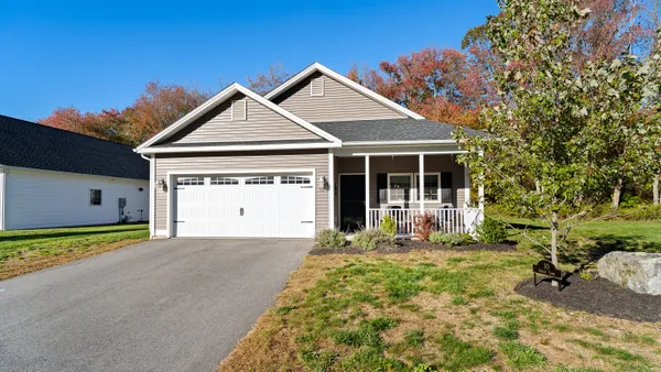 $415,000 | 10 Grace Lane, Unit 10, Moosup, CT 06354