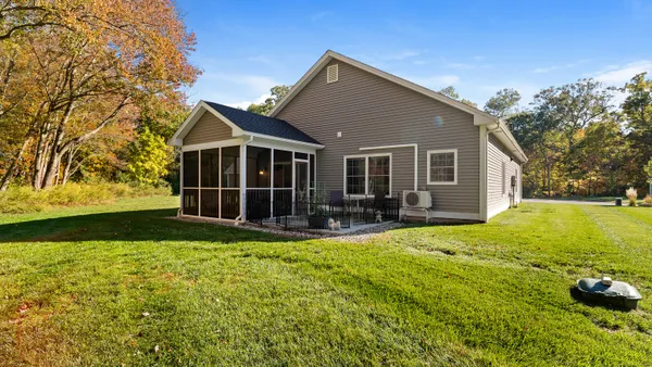 $415,000 | 10 Grace Lane, Unit 10, Moosup, CT 06354