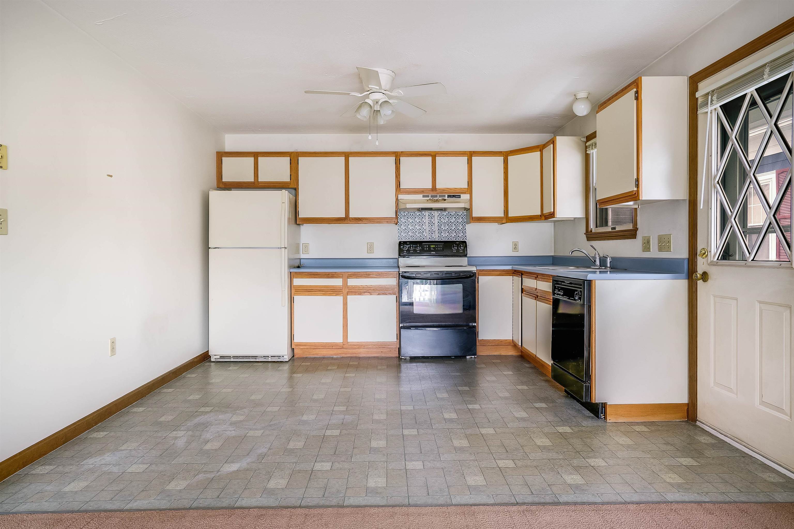 629 Montgomery Street Manchester, NH 03102 - Photo 3 of 40