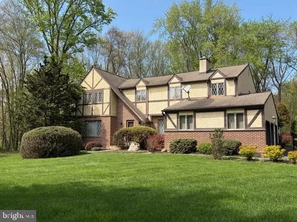 $1,275,000 | 1 Joanna Drive, Malvern, PA 19355
