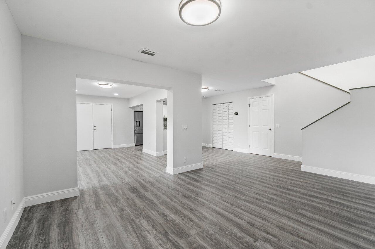 6652 Via Regina Boca Raton, FL 33433 - Photo 10 of 32 008-6652ViaRegina-BocaRaton-FL-33433-SMA