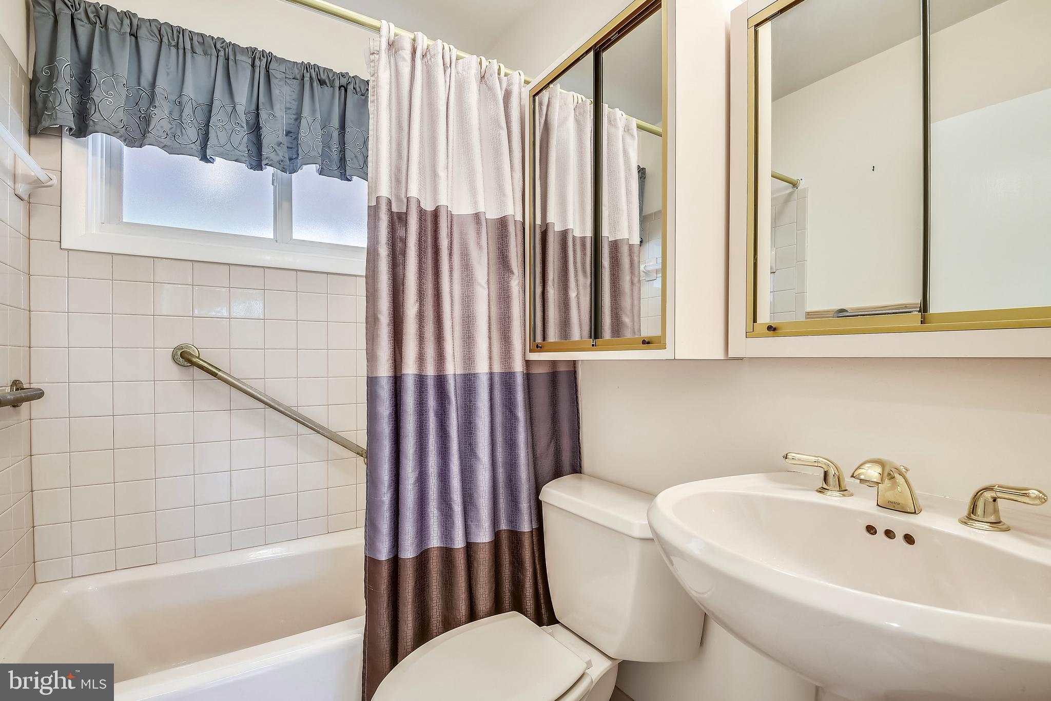 2506 Harwood Road Baltimore, MD 21234 - Photo 13 of 29 Hall Bath