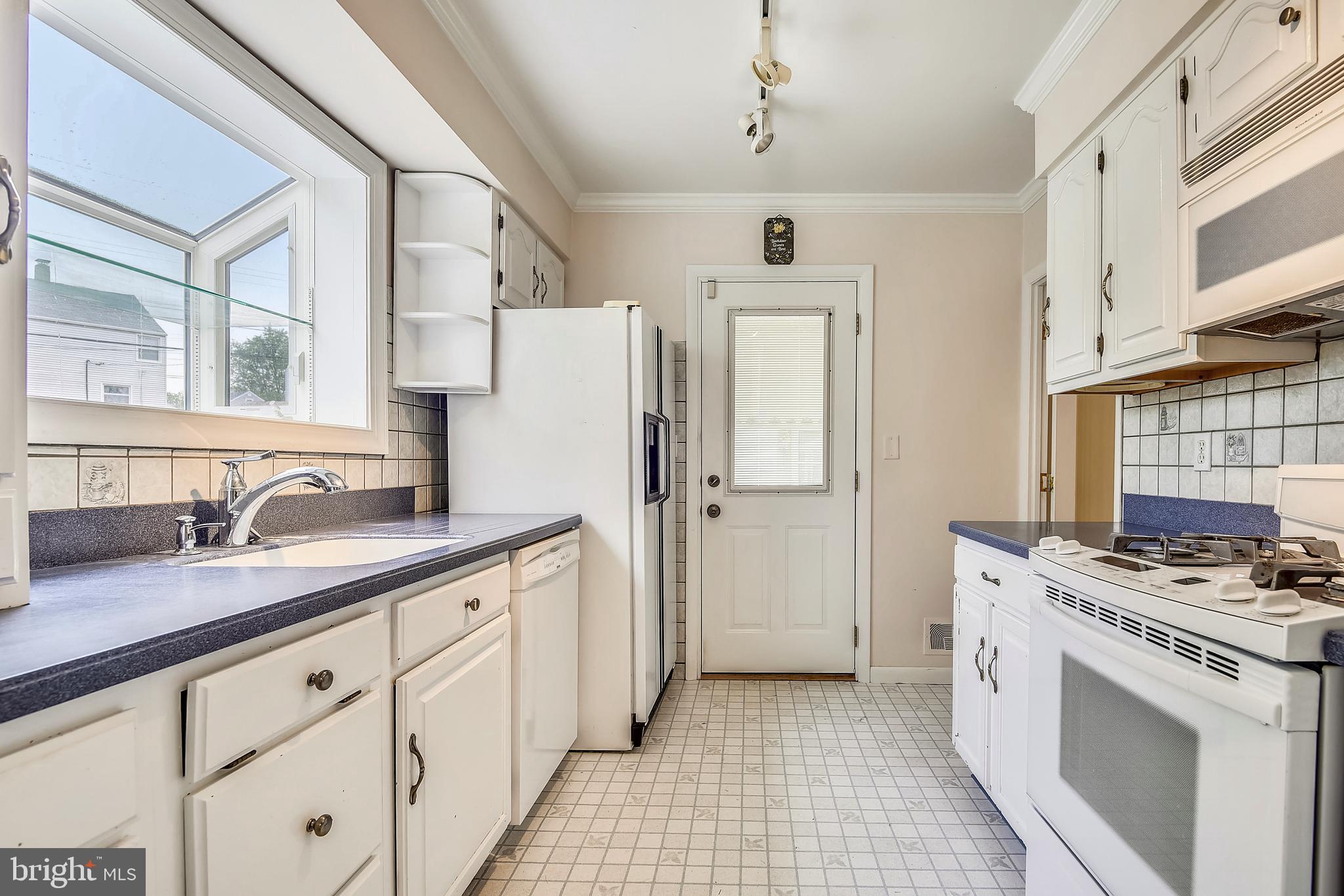2506 Harwood Road Baltimore, MD 21234 - Photo 8 of 29 Kitchen