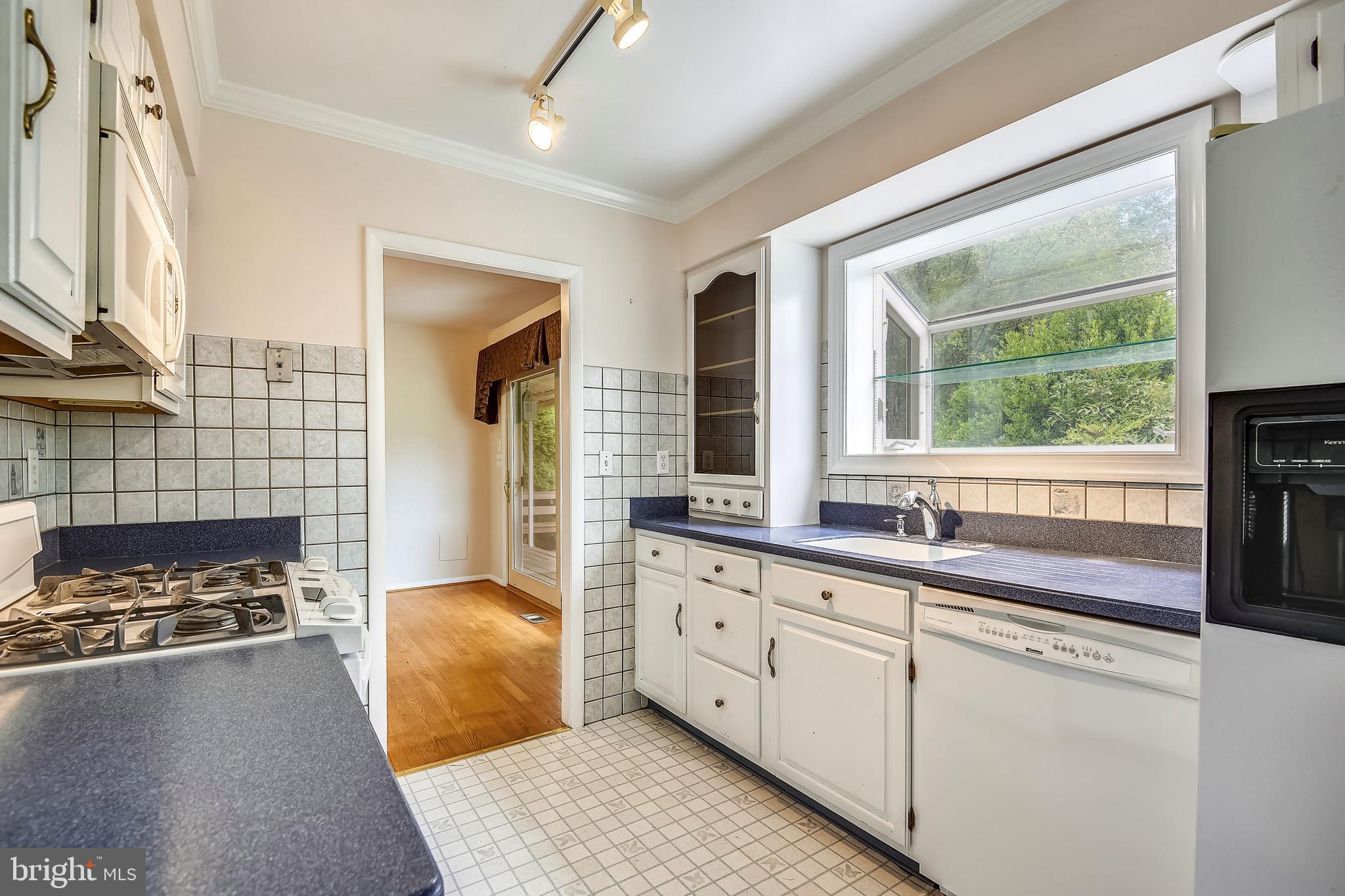 2506 Harwood Road Baltimore, MD 21234 - Photo 9 of 29 Kitchen