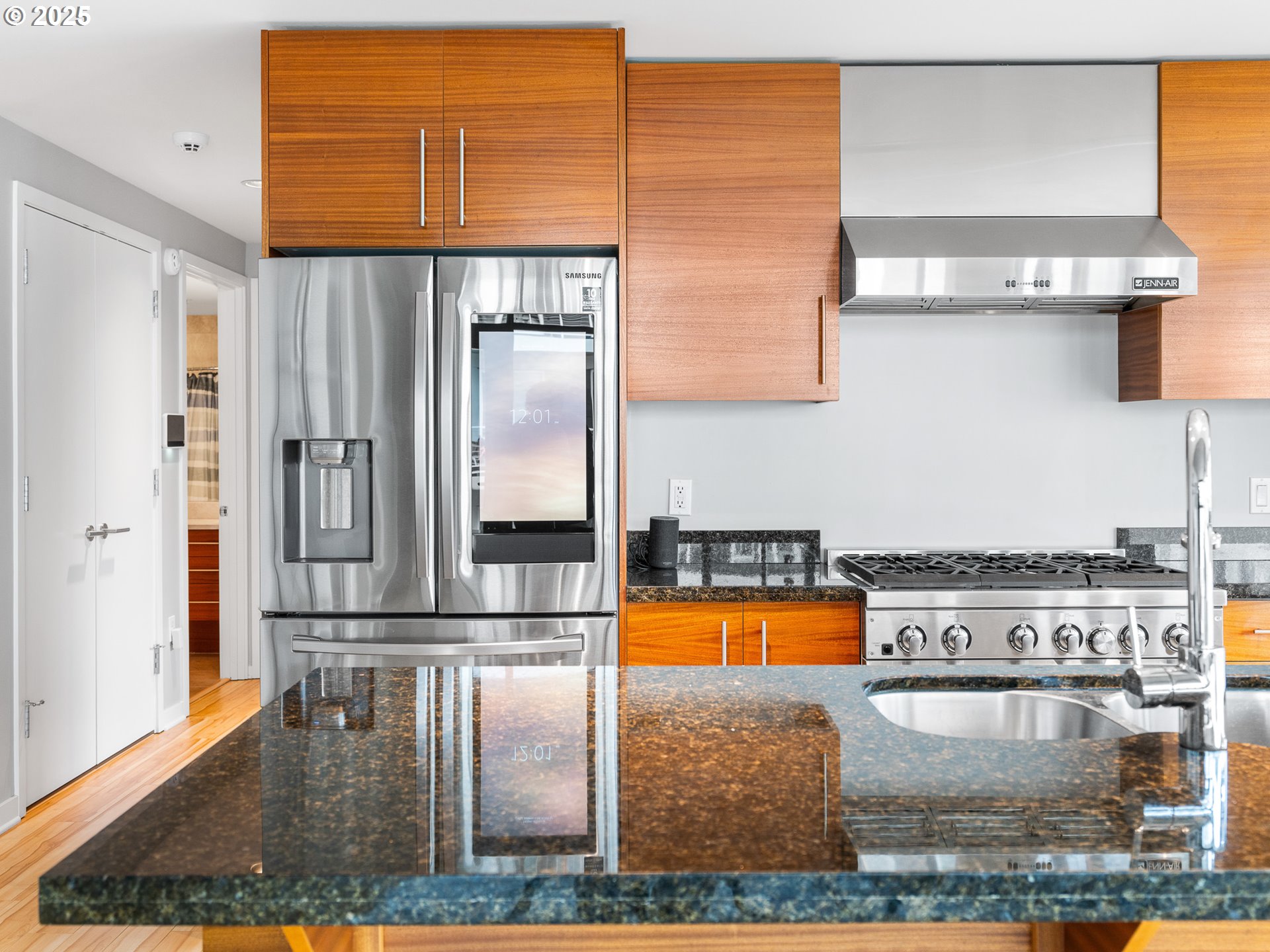 1830 Northwest Riverscape Street, Unit 406 Portland, OR 97209 - Photo 4 of 31 Gallery Image 4