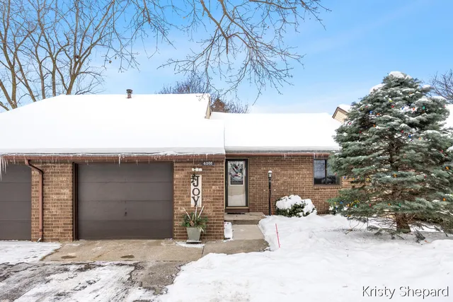 $274,900 | 4308 Indian Spring Drive Southwest, Unit 29, Grandville, MI 49418