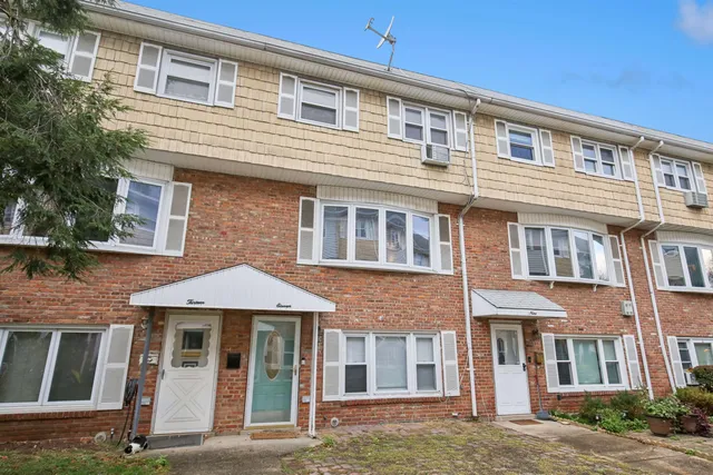 $499,000 | 11 Elna Court, Bayonne, NJ 07002