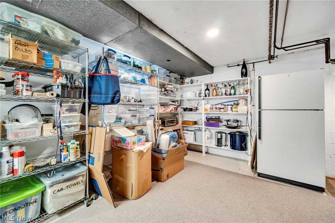 7797 York Road Cleveland, OH 44130 - Photo 13 of 23 shelves stay