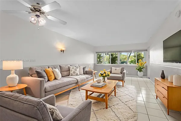 $238,000 | 100 Lakeview Drive, Unit 108, Weston, FL 33326