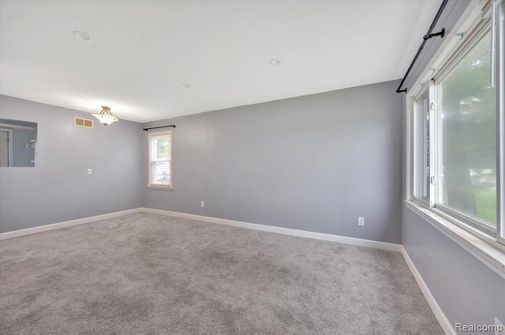 25107 Rosenbusch Boulevard Warren, MI 48089 - Photo 6 of 18