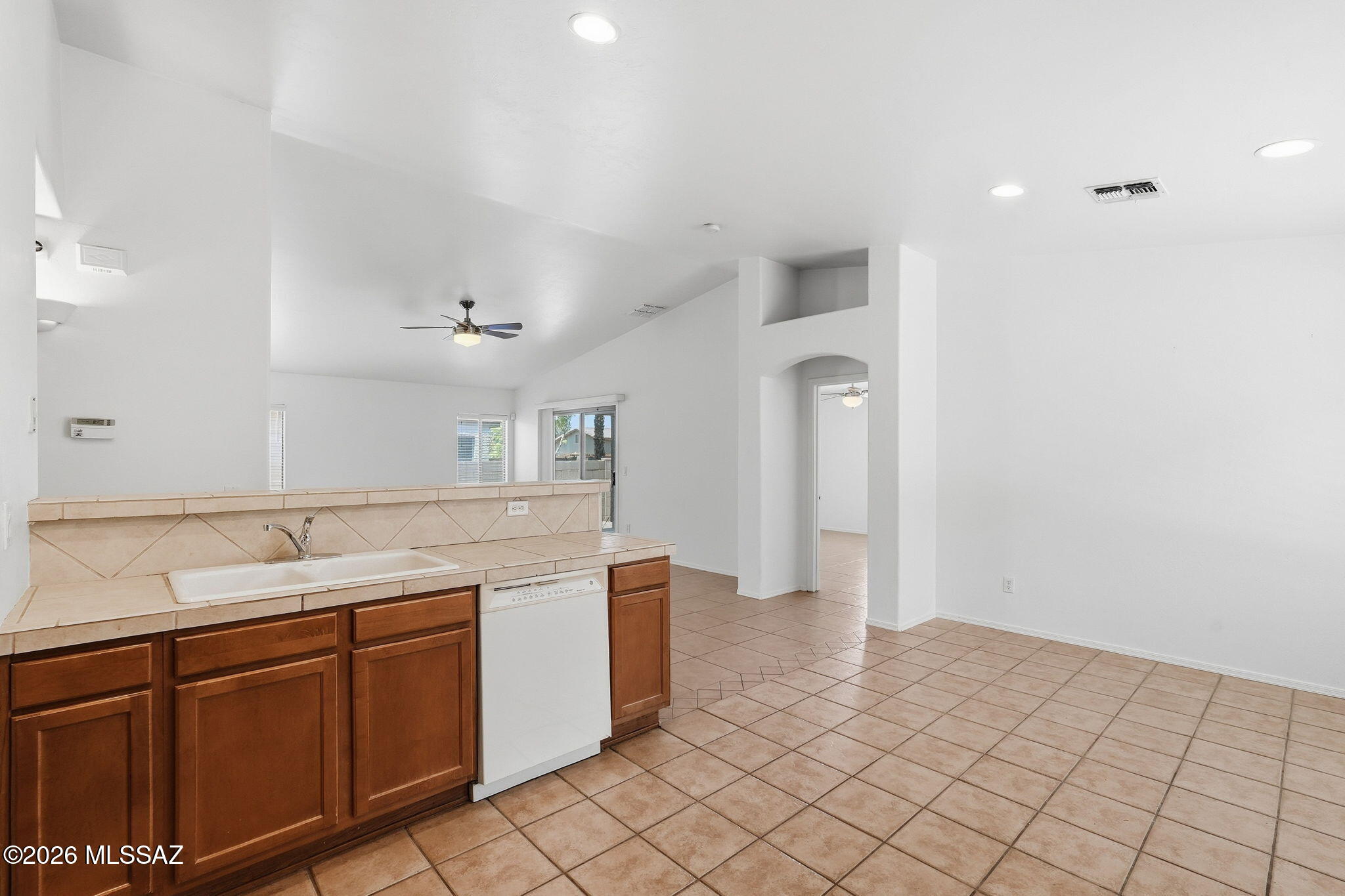 8435 East Bowline Road Tucson, AZ 85710 - Photo 17 of 42 014_ListerPros