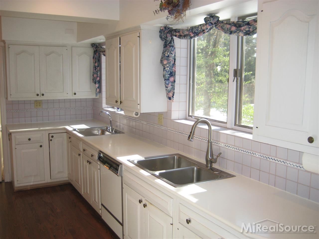 69 Vendome Road Grosse Pointe, MI 48236 - Photo 3 of 16